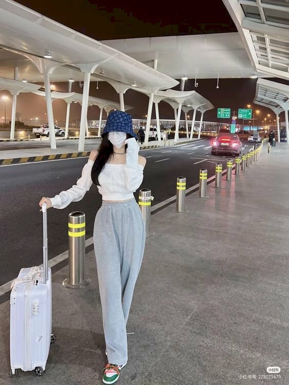 Cách Tạo Dáng Với Vali Ở Sân Bay