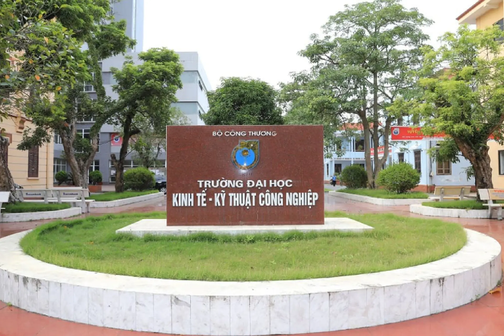 Học phí Trường Đại học Kinh tế Kỹ thuật Công nghiệp Gallery 2