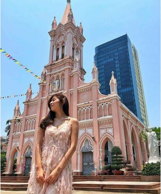 Nhà thơ ở cạnh nhà thờ Gallery 1