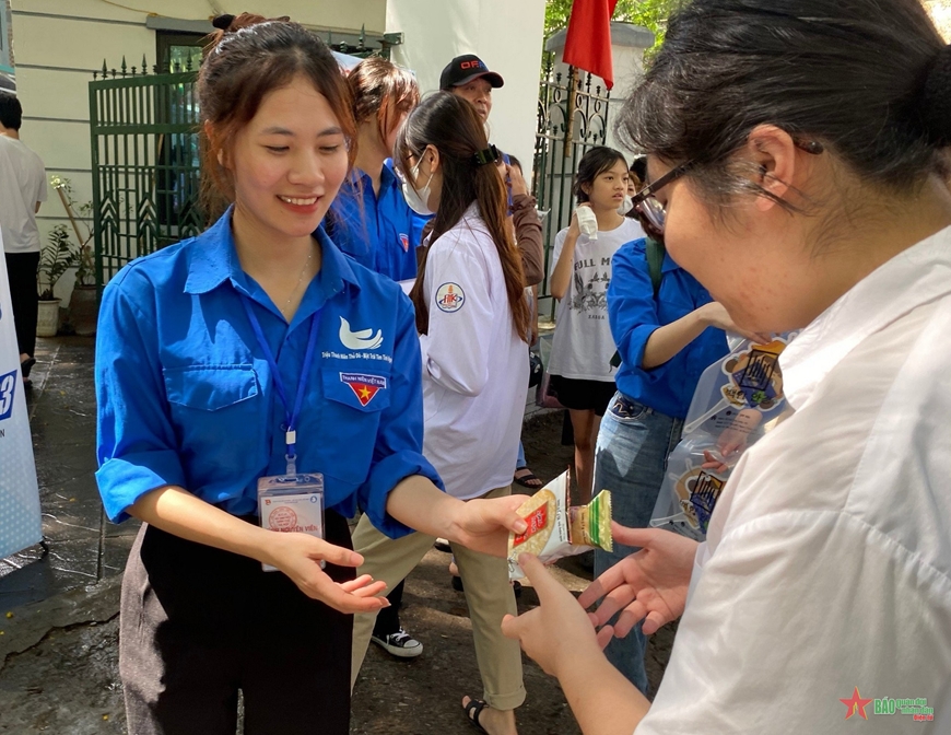 Câu lạc bộ tình nguyện: Trao yêu thương, nhận hạnh phúc