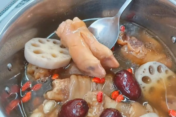 Chân Dê Hầm Thuốc Bắc: Món Ăn Bổ Dưỡng Và Hấp Dẫn