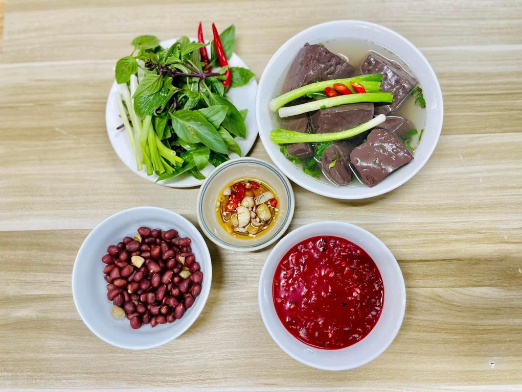 Cháo lòng tiết canh gần đây