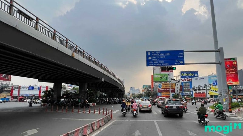 Chỉ Đường Về Ngã Tư Hàng Xanh