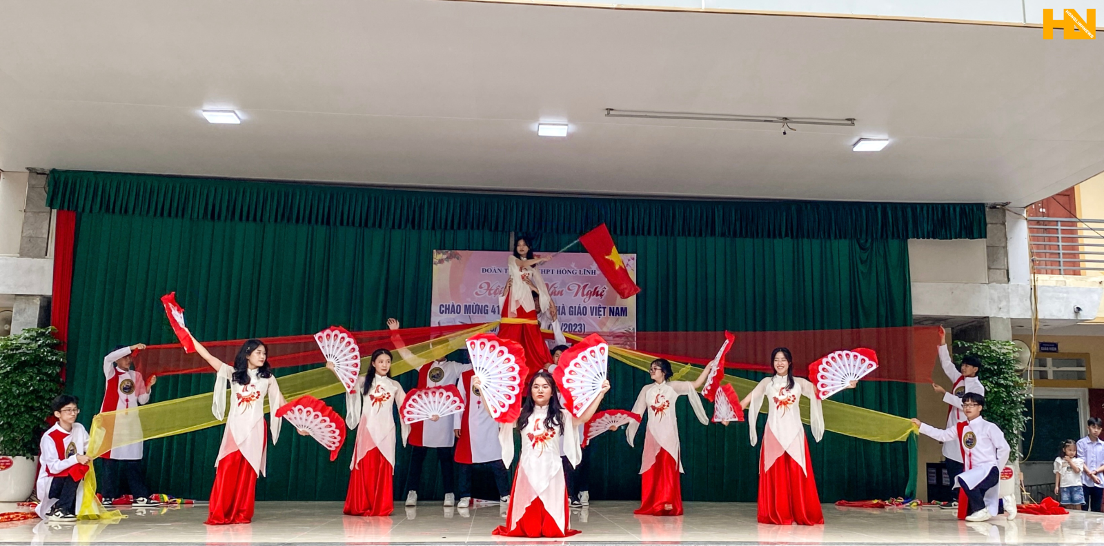 Múa 20/11 cấp 2: Ý tưởng, biên đạo và các tiết mục hay nhất Gallery 1