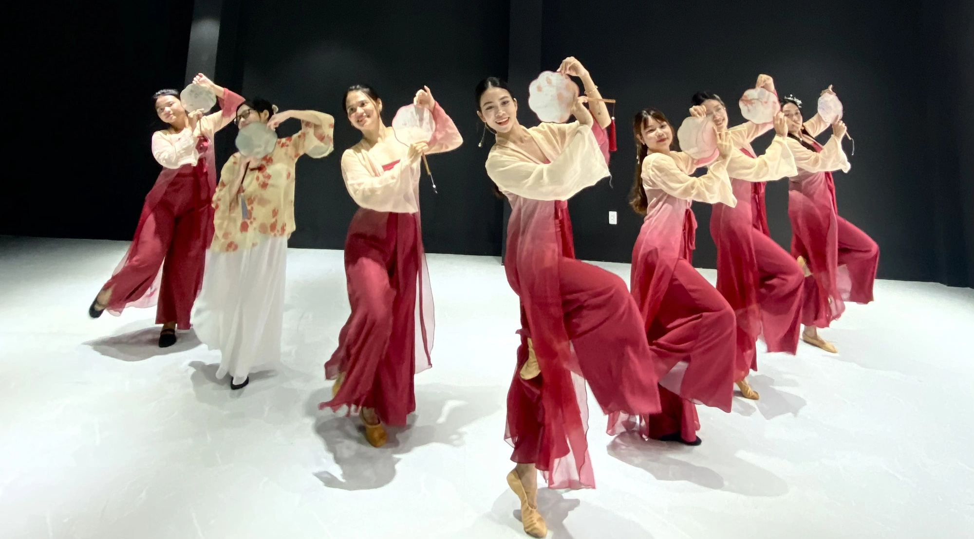 Dạy Múa Cổ Trang: Học Và Trở Thành Nghệ Sĩ Múa Tài Năng Gallery 2