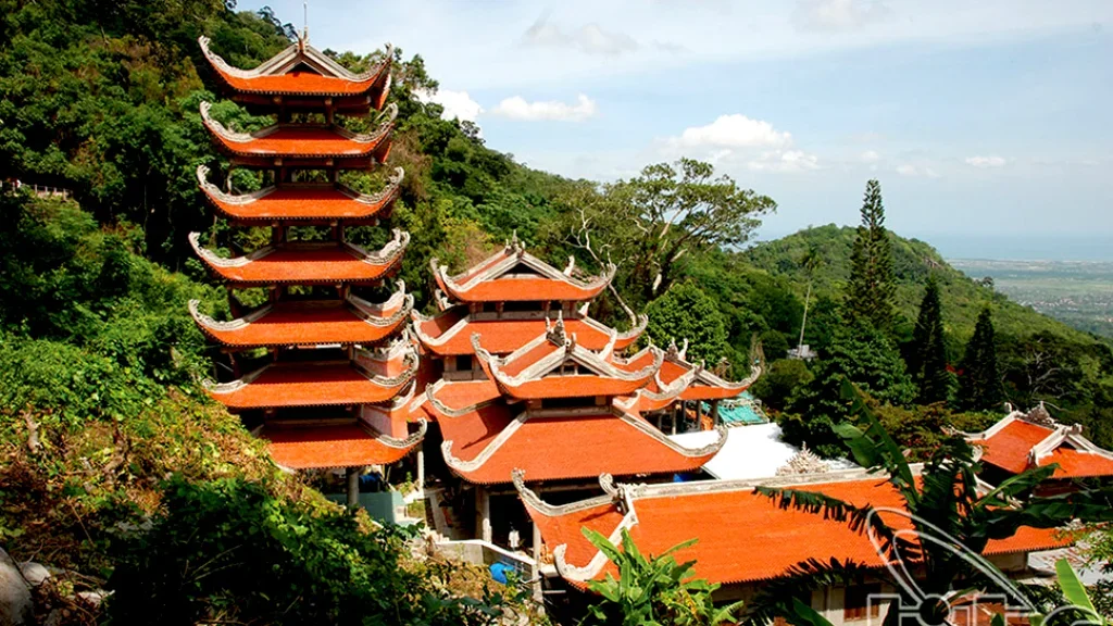 Chùa Núi Tà Cú - Ngôi Chùa Trên Đỉnh Núi Thiêng Liêng