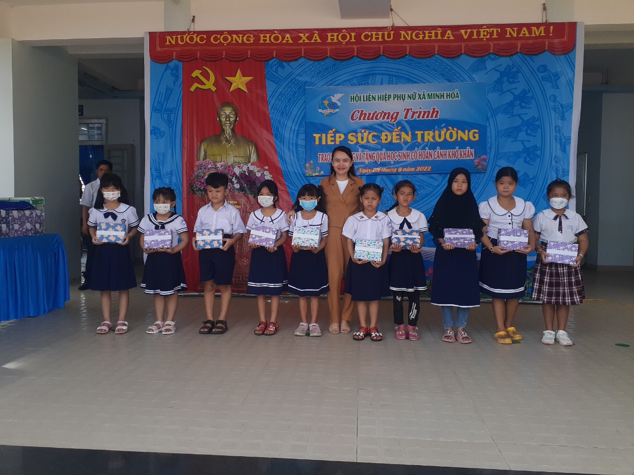 Trường Tiểu học Hòa Lộc