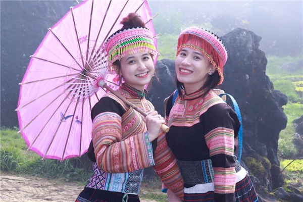 Cô Gái Đẹp Và Hạt Gạo