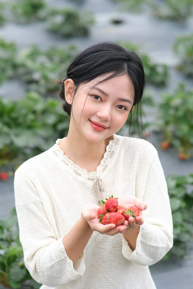 Cô Gái Nông Thôn Mềm Mại