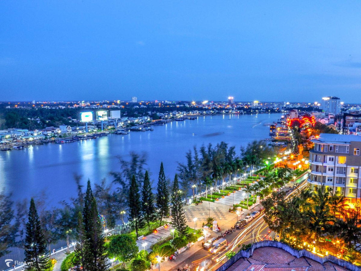 Công viên Bến Ninh Kiều - Trái tim xanh của Cần Thơ