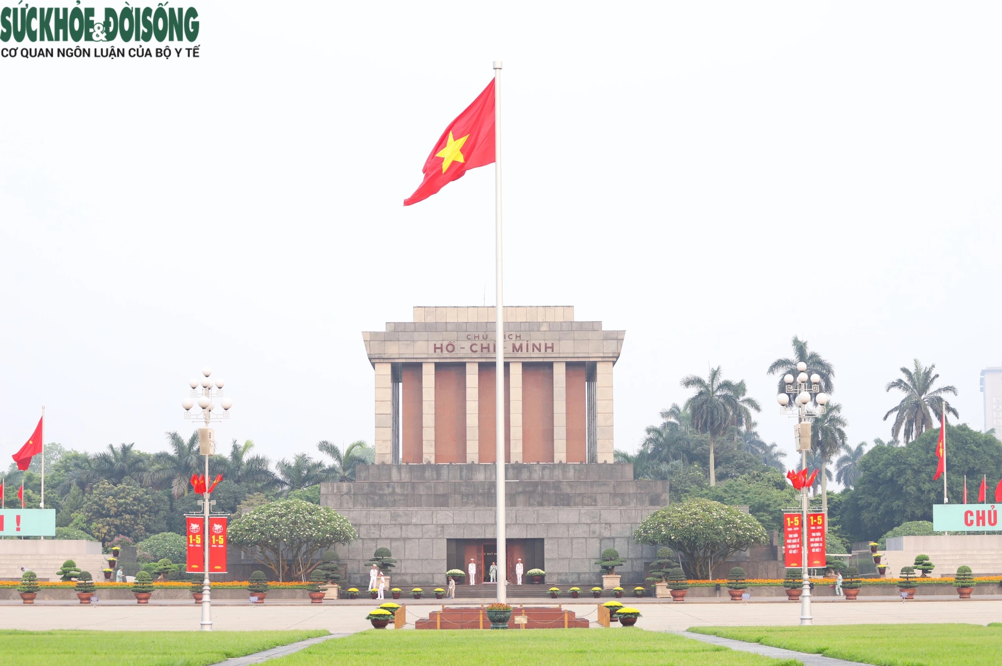 Cột cờ Lăng Chủ tịch Hồ Chí Minh