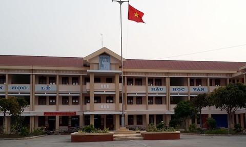 Cột cờ trường học