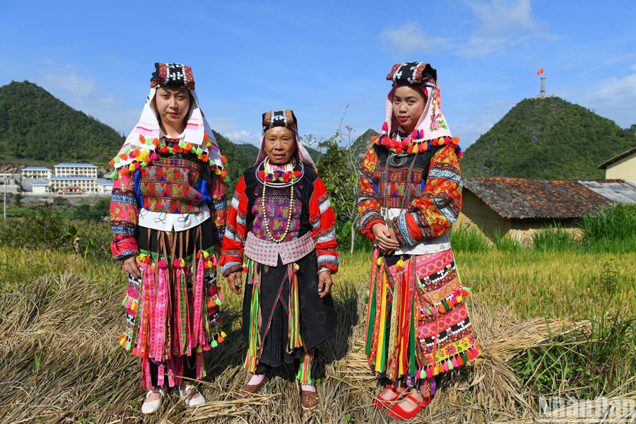 Trang phục người Lô Lô Gallery 1