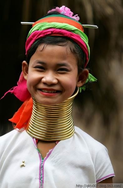 Dân tộc đeo vòng cổ dài ở Việt Nam