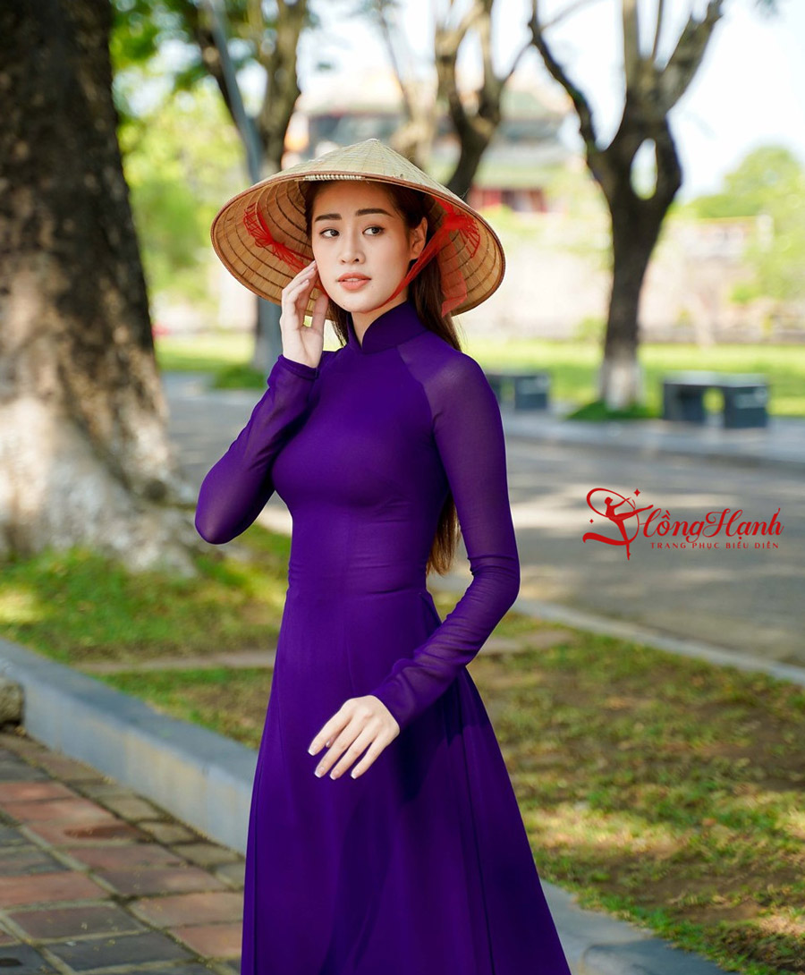 Dáng Đi Khi Mặc Áo Dài: Tự Tin Và Uyển Chuyển