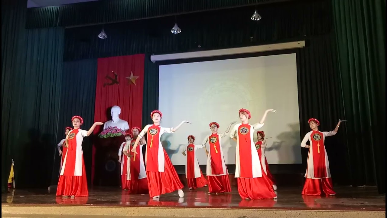 Đất Nước Lời Ru Múa