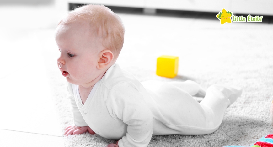 Dấu hiệu trẻ biết trườn