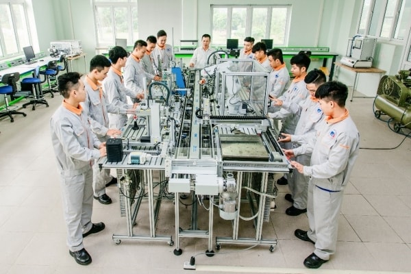 Chất lượng nguồn lao động của nước ta ngày càng được nâng cao chủ yếu do Gallery 1