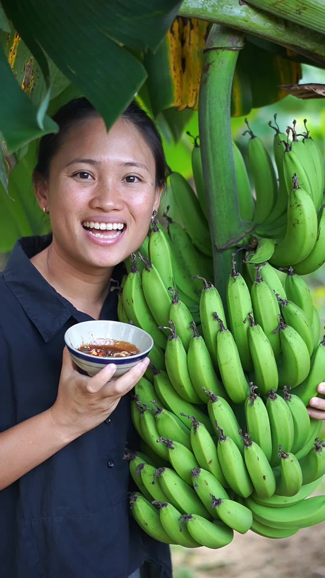 Dạy Em Hàng Xóm Ăn Chuối