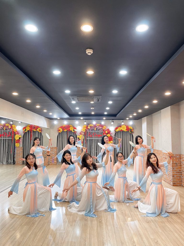 Dạy Múa Cổ Trang: Học Và Trở Thành Nghệ Sĩ Múa Tài Năng