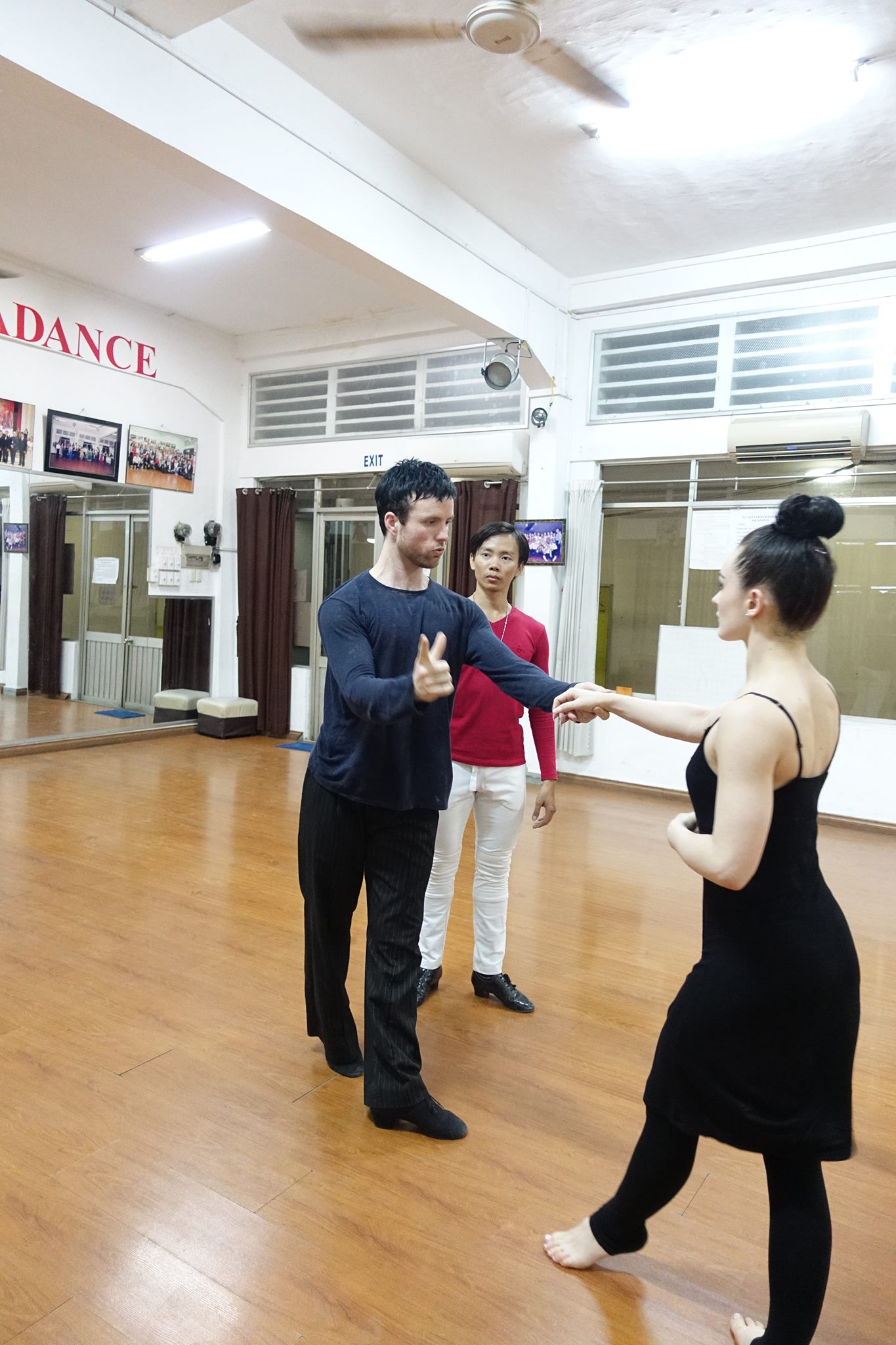 Dạy Nhảy Khiêu Vũ: Học Khiêu Vũ Từ Cơ Bản Đến Nâng Cao