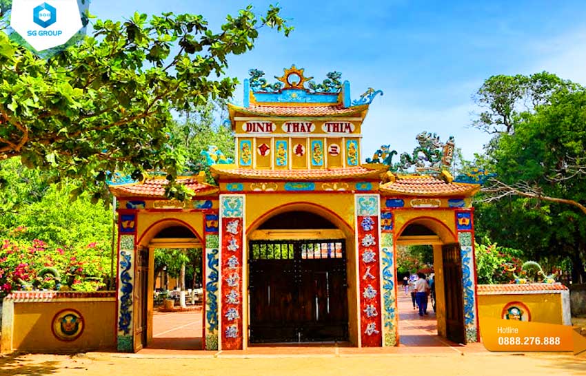 Dinh Thầy Thím Ở Đâu?
