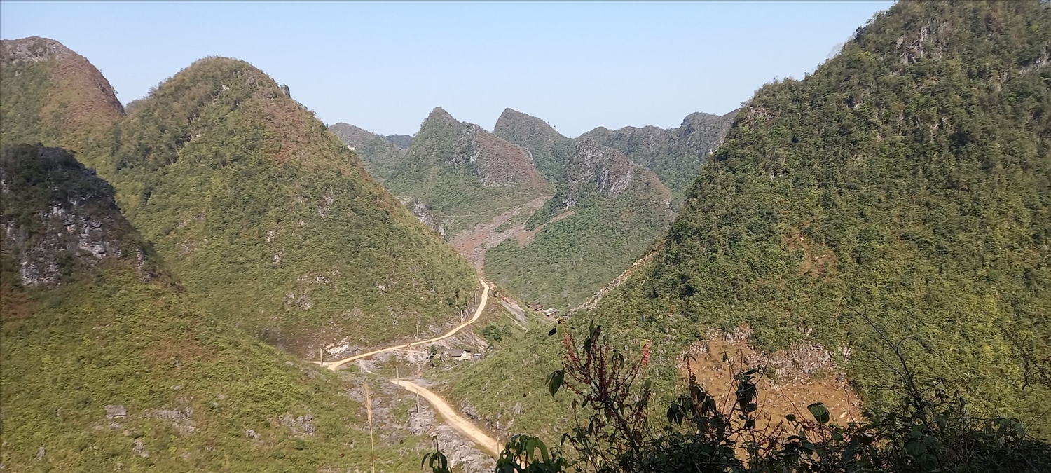 Đồi núi trập trùng