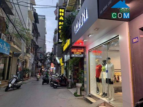Đông Các Ở Đâu?