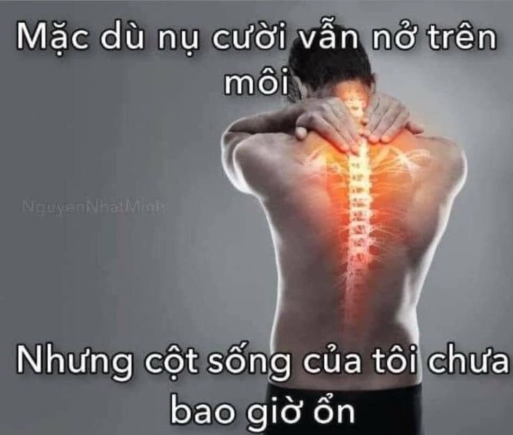 Dù nụ cười vẫn nở trên môi nhưng cột sống