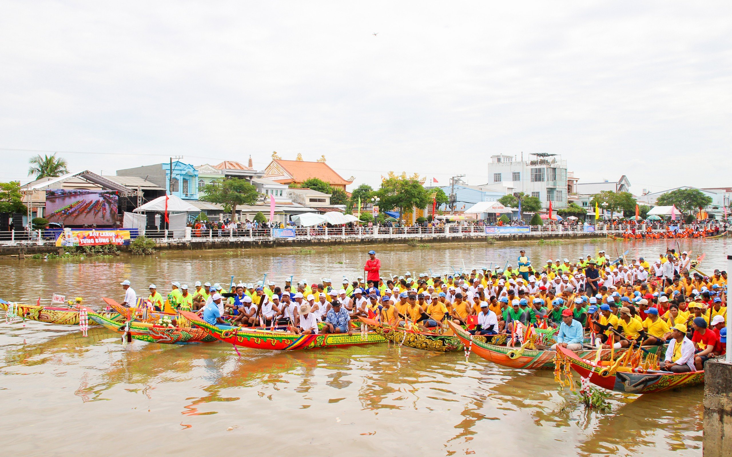 Đua Ghe Ngo Trà Vinh - Lễ Hội Nước Sôi Động Và Hùng Dũng