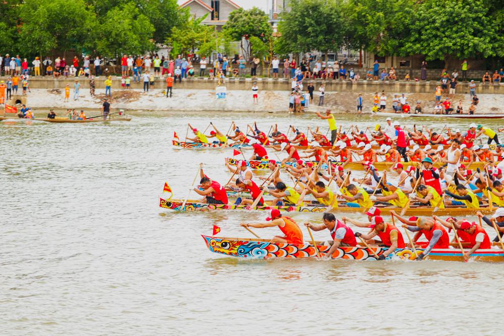 Đua Thuyền Lệ Thủy - Trải Nghiệm Sôi Động Lễ Hội Miền Trung