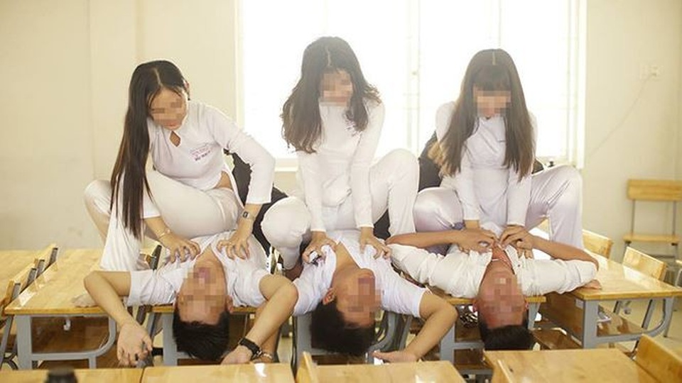 Em Học Sinh Cấp 3 Mông To Như Một Vị Thần