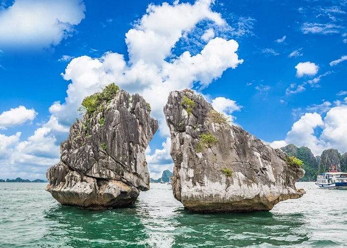 What is the English for Hòn Trống Mái? Gallery 2