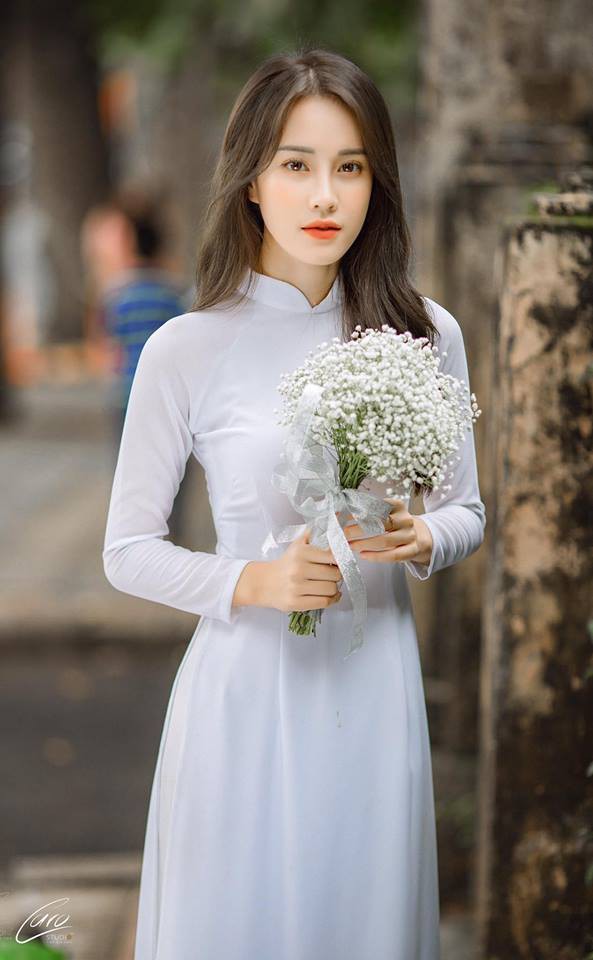 Gái Áo Dài Trắng: Vẻ Đẹp Tinh Khôi Của Người Phụ Nữ Việt Nam