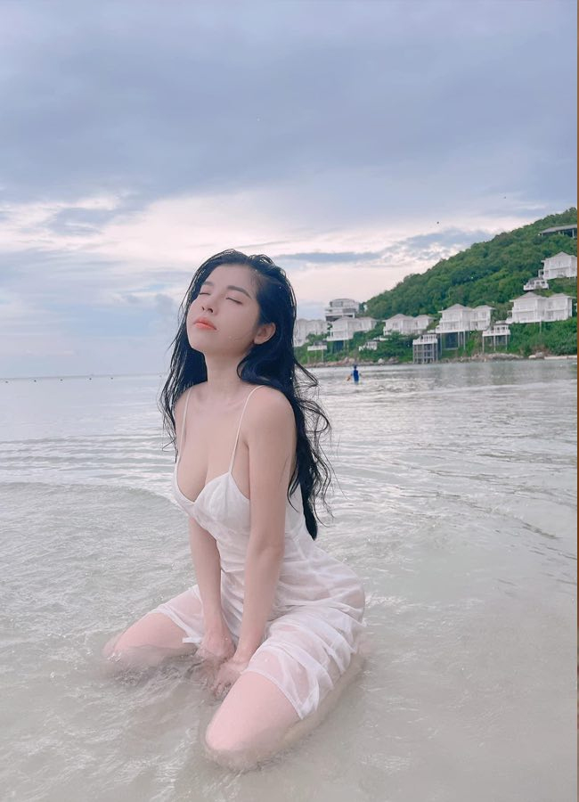 Gái Đẹp Tắm Chuồng