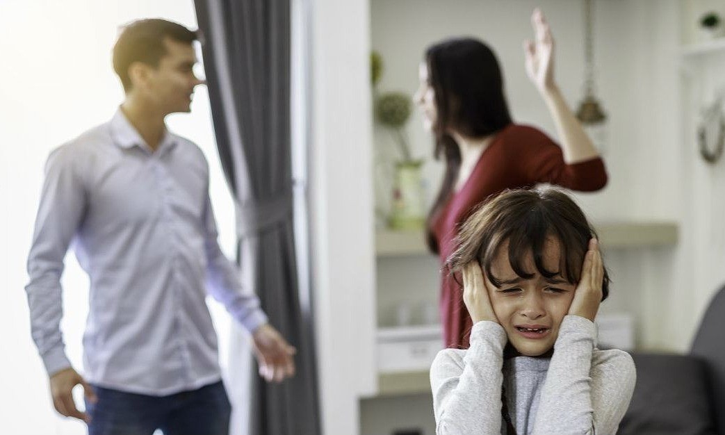 Gia đình không hạnh phúc: Nguyên nhân, dấu hiệu và cách khắc phục