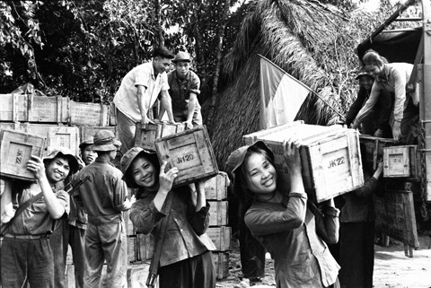 Sau 30 năm, anh bộ đội năm xưa và Giang tình cờ gặp lại nhau