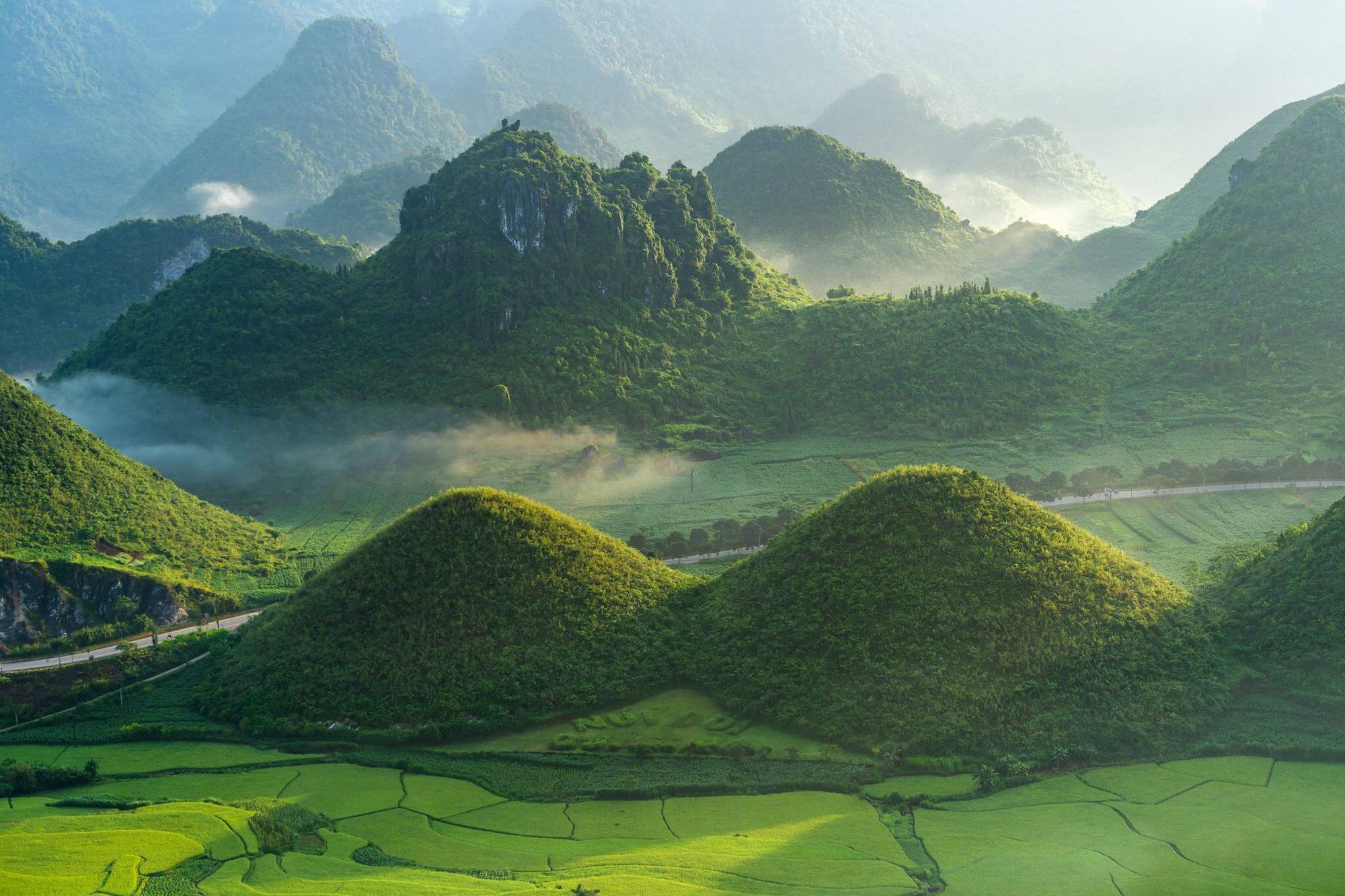Giữ Nguyên Là Núi Giữa Trời Thêm Sắc Mẹ Đội Nắng Nôi Trưa Hè