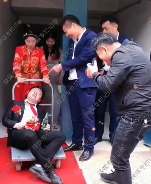 Những Tràng Cười Ngặt Ngẽo Từ Chuyện Say Rượu Gallery 2