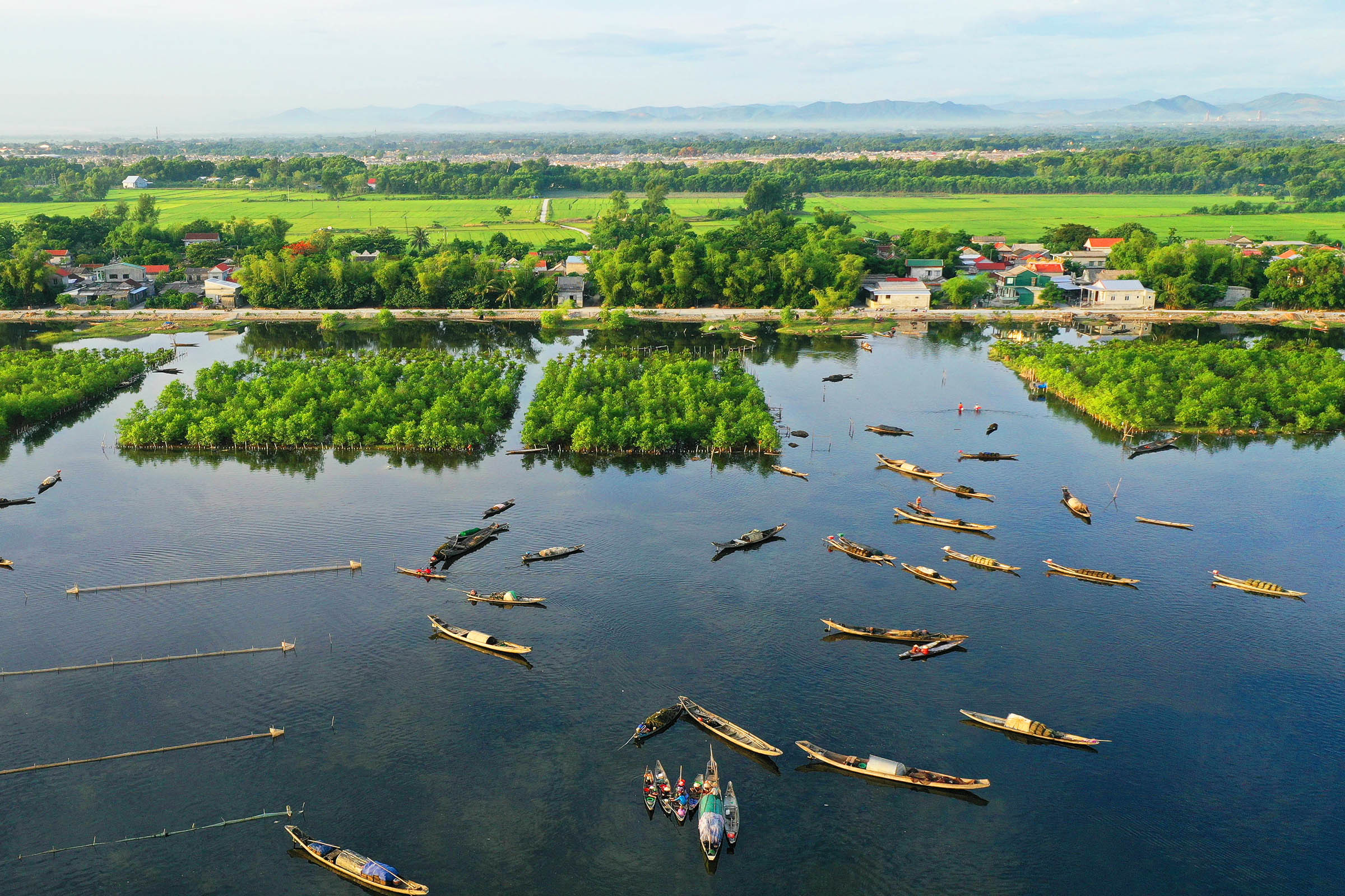 Xung quanh là nước mênh mông Gallery 2