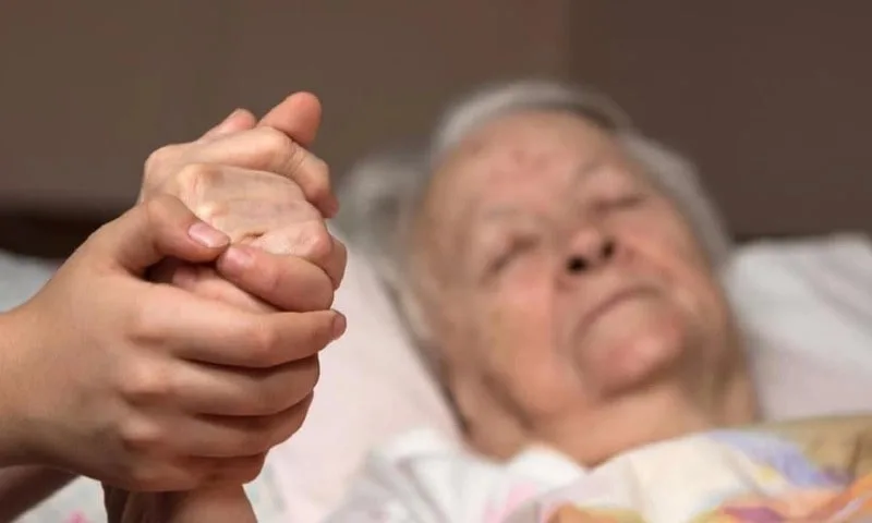 Dấu hiệu nhận biết người già sắp chết