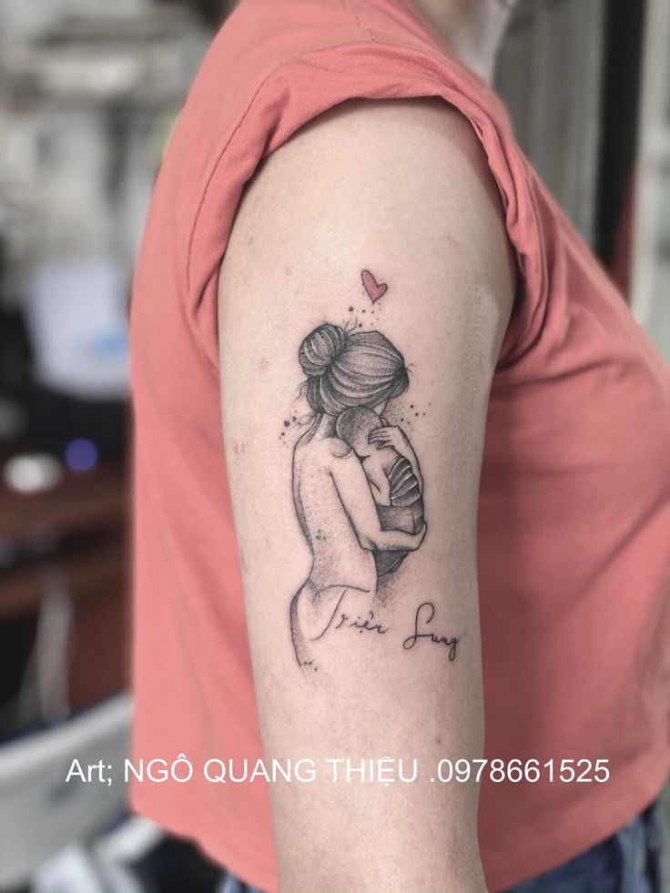 Hình Xăm Người Mẹ Ôm Con: Biểu Tượng Tình Mẫu Tử Thiêng Liêng