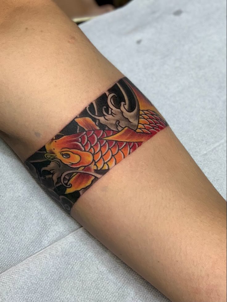 Hình Xăm Vòng Tay Nhật Cổ Cá Chép