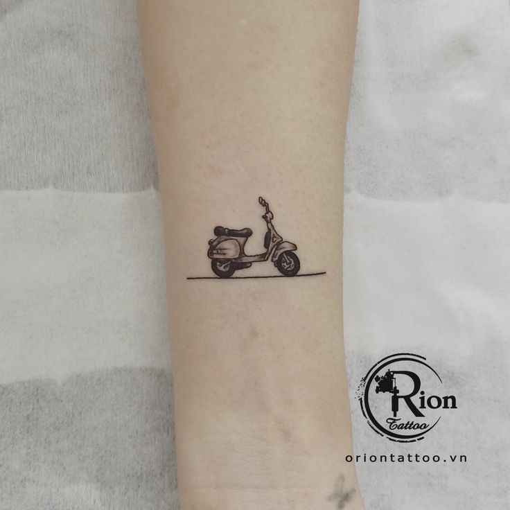 Hình Xăm Xe Máy: Biểu Tượng Của Tình Yêu & Sự Đam Mê