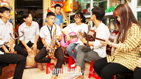 Giới thiệu về Câu lạc bộ Âm nhạc Gallery 2