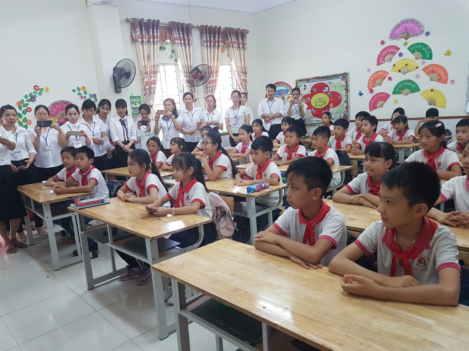 Tả cảnh sinh hoạt lớp học Gallery 2