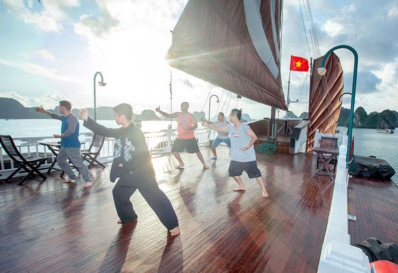 Trải Nghiệm Du Thuyền Vịnh Hạ Long: Khám Phá Kỳ Quan Thiên Nhiên Thế Giới Gallery 2