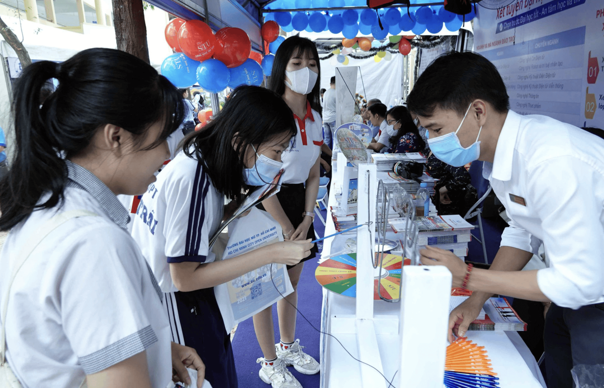 Học Nghề Lớp 11: Hướng Nghiệp Tương Lai, Cơ Hội Thành Công