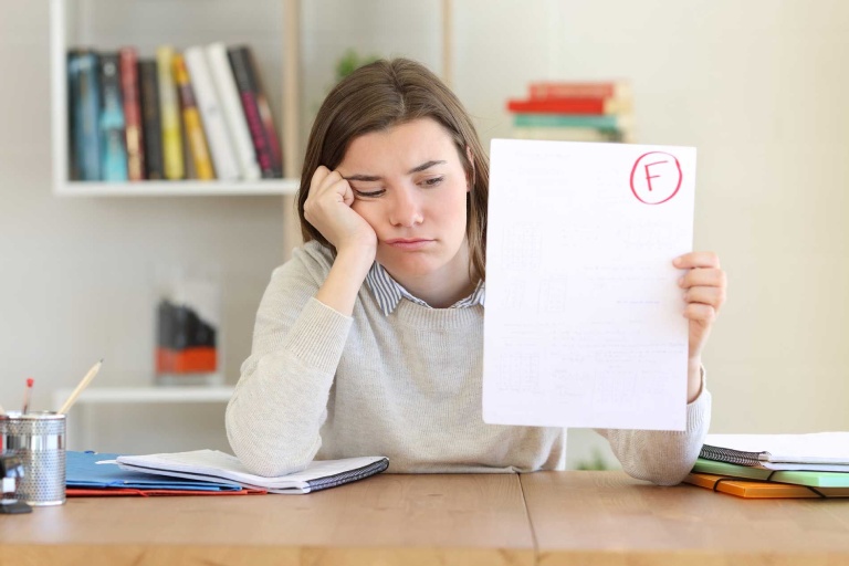 Học sinh giỏi bị điểm kém: Nguyên nhân và cách khắc phục