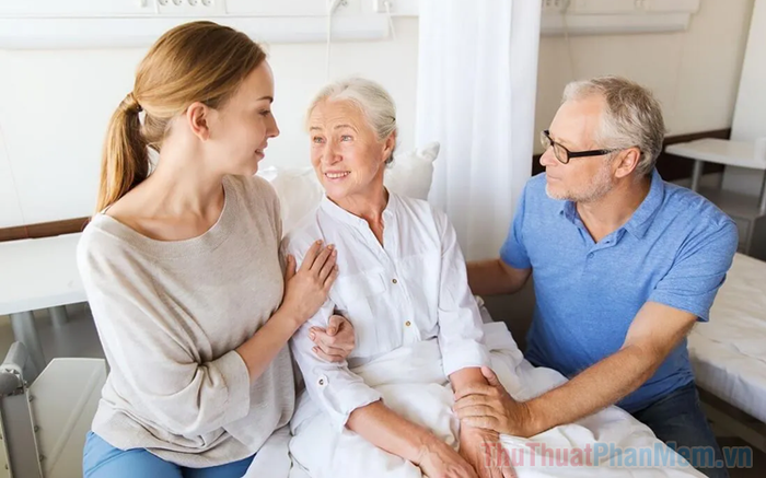 Cách hỏi thăm người ốm chu đáo và ý nghĩa